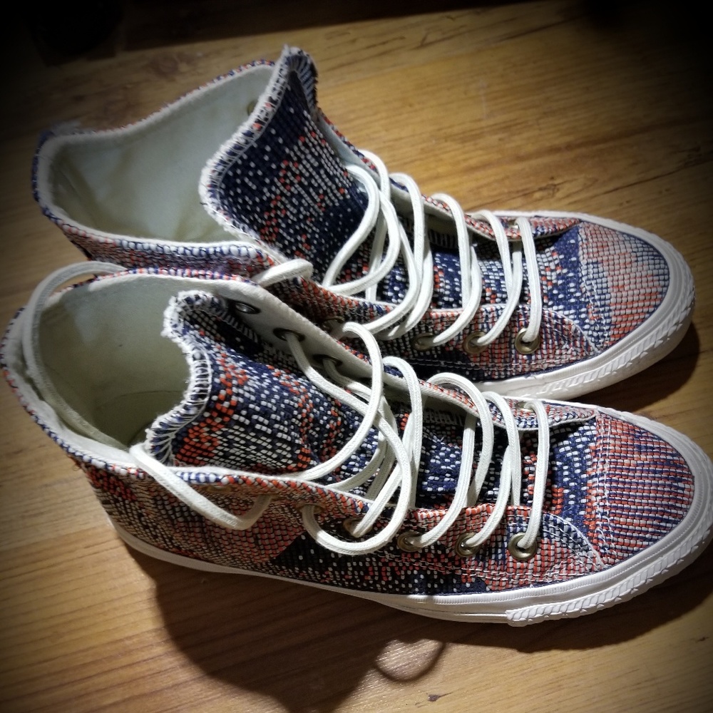 Authentic Converse Hightop Sneakers EUC